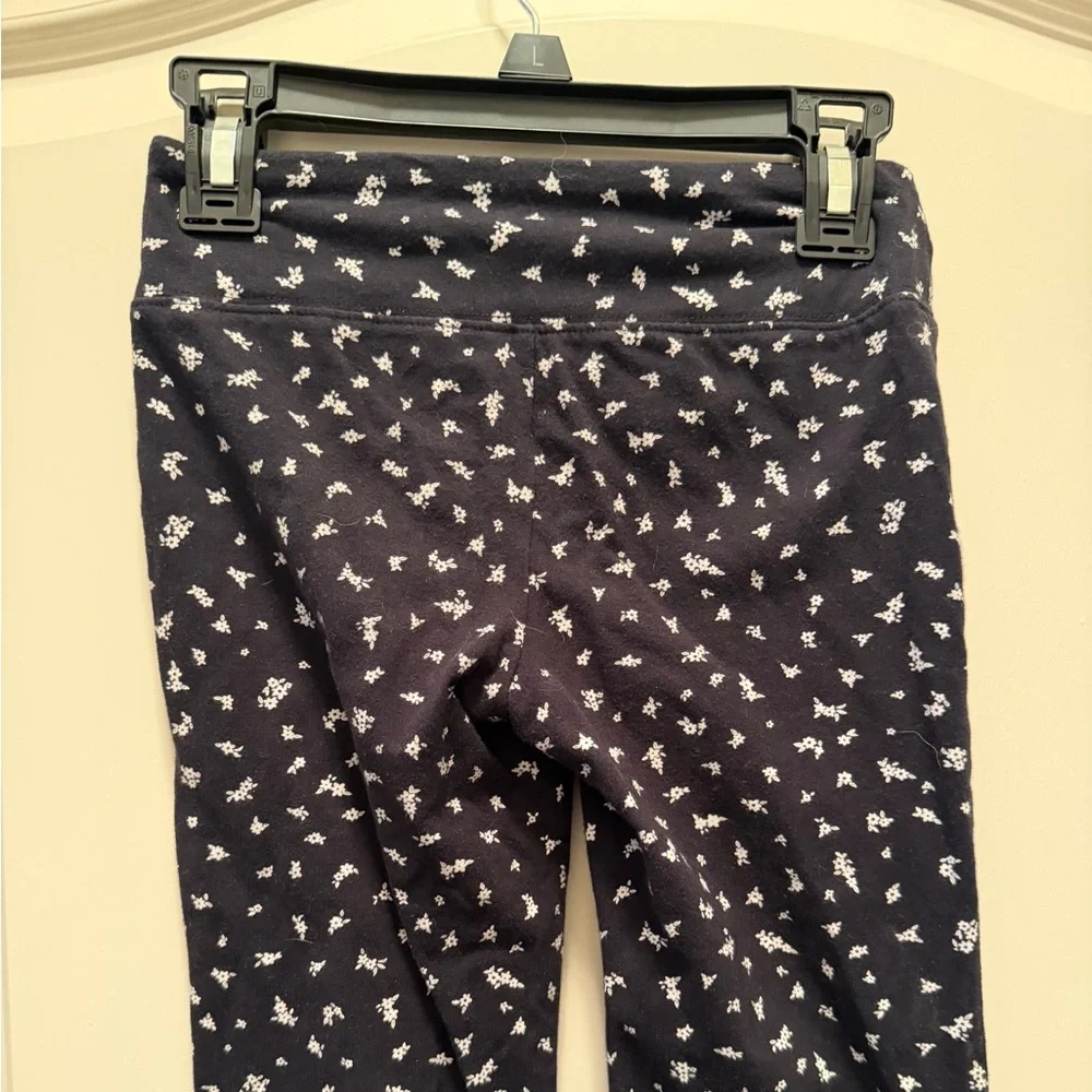 🐣NWOT SO Black and White Floral Flare leggings